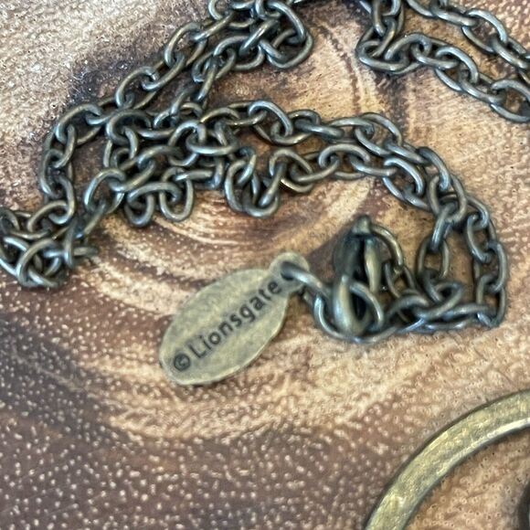 The Hunger Games Collectible Katniss Mockingjay Pendant Necklace Lionsgate - Picture 5 of 6